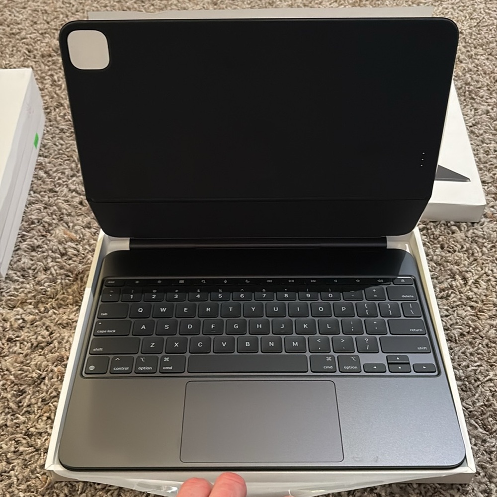 Apple 13" Magic Keyboard for iPadPro 2024-M4- BLACK MWR53LL/A *EXCELLENT* - Picture 2 of 7